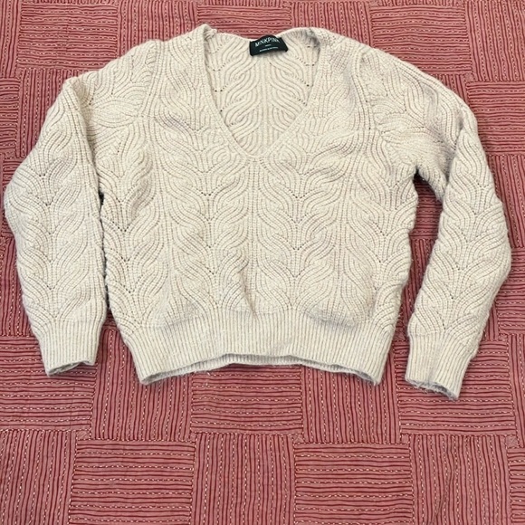 MINKPINK Cream V-Neck Sweater Classic Knit - Picture 13 of 15